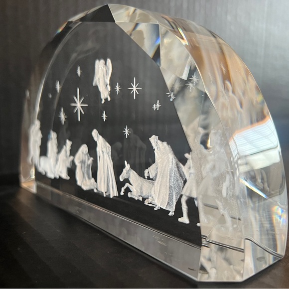 Reserved!! Christmas Nativity Scene 3D Laser Etched Faceted Crystal Glass - Picture 2 of 4